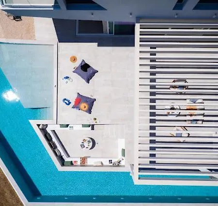 Villa Endless Blue